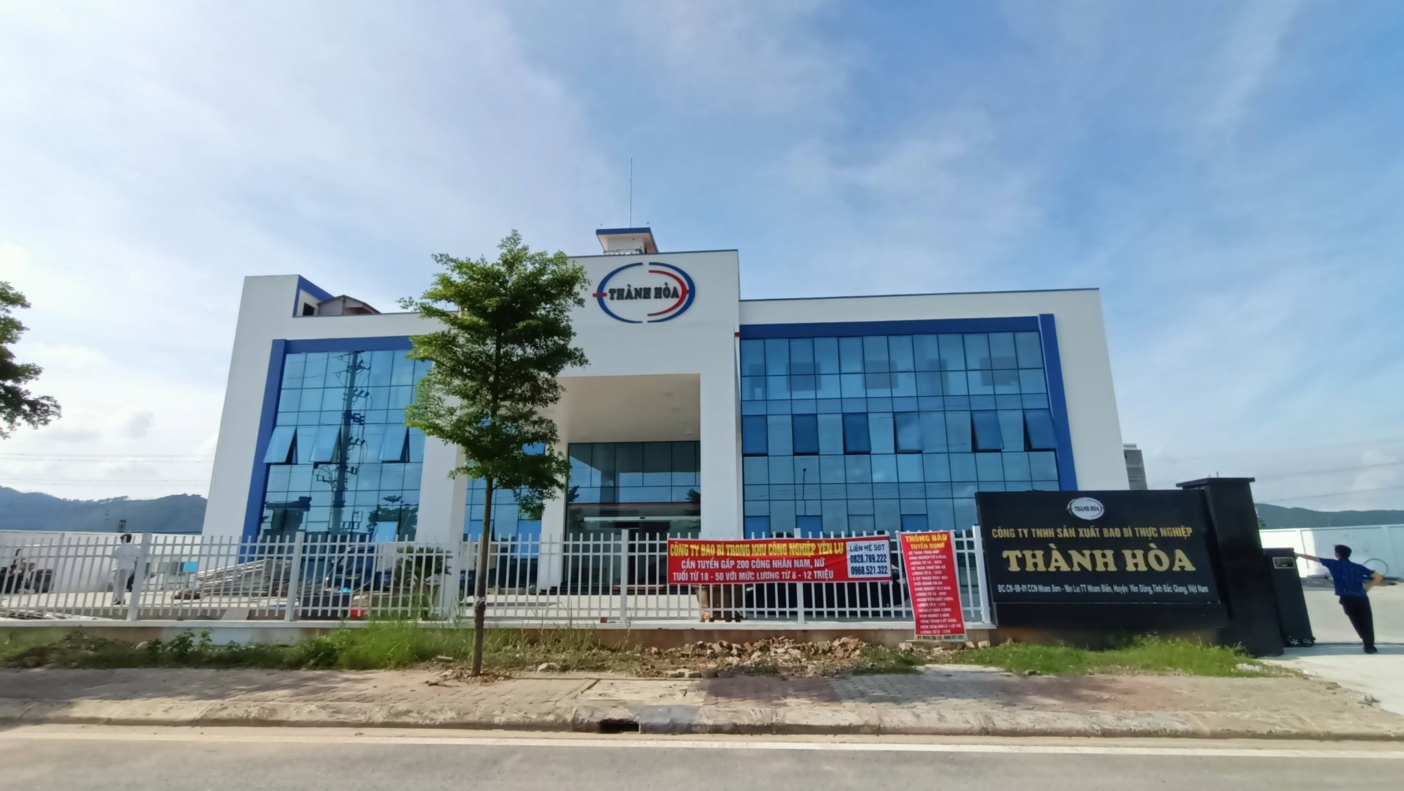 Hình ảnh tin tức TLC - GLOBAL Thi công lắp đặt kính cho toà nhà Thành Hoà